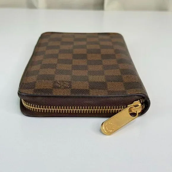 Louis Vuitton Damier Ebene Large Wallet with Classic Checkerboard Design - Picture 4 of 8